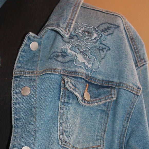 Universal Thread Light Denim Jean Jacket - Picture 2 of 4